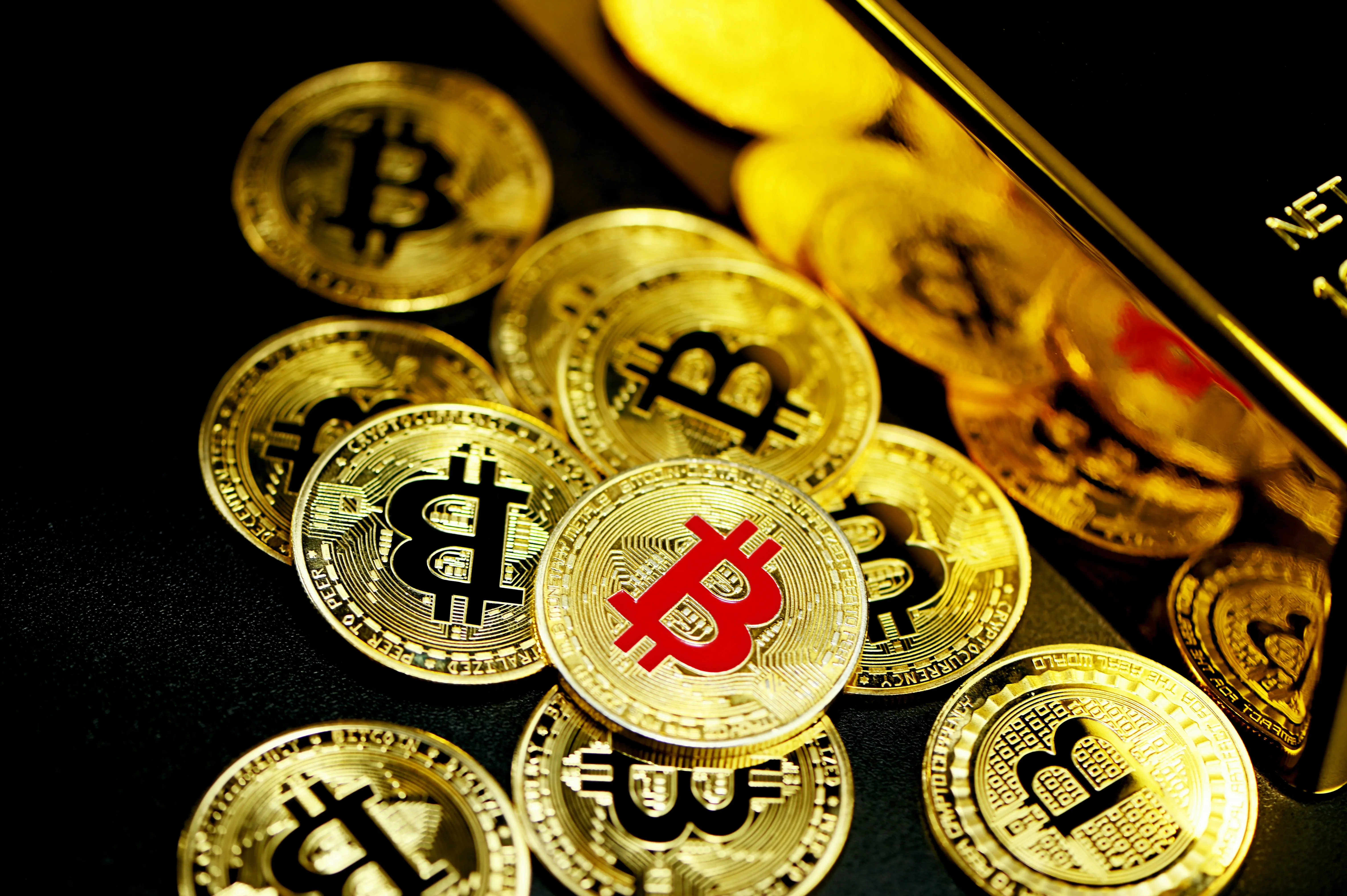 Hình ảnh depicting security and customer support, possibly with a shield icon, chat bubble, and a professional customer service representative.